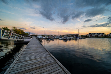 Fototapeta na wymiar Collingwood park boat docks during sunset Beginning of fall season 