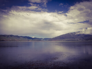 Obraz premium sunset over the lake