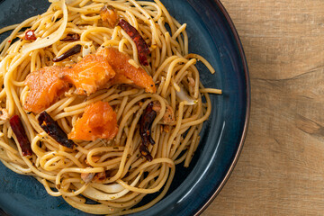 stir-fried spaghetti with salmon and dried chilli