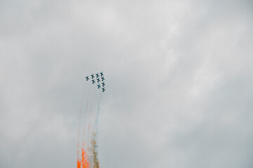 Aerei in cielo che vola frecce tricolore festa nazionale aviazione 