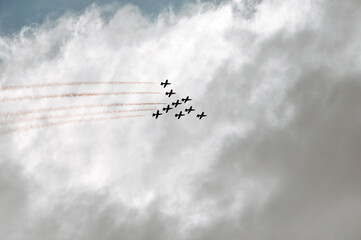 Aerei in cielo che vola frecce tricolore festa nazionale aviazione 