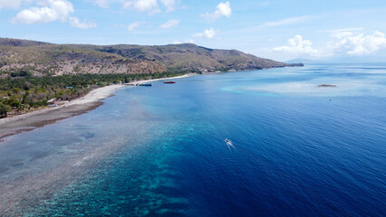 Obraz premium White sandy beaches, biodiverse coral reef ecosystems, and stunning blue ocean water on the remote tropical Atauro Island, Timor Leste, Southeast Asia 