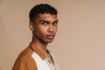 Obraz premium Profile portrait of young handsome serious african man
