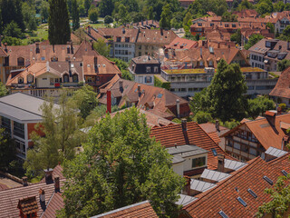 Fototapeta na wymiar travel to Bern, Switzerland in summer. view from the viewpoint over the river Aare, beautiful red tiled roofs of houses
