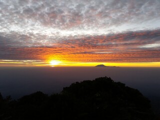 Obraz premium sunset over the mountain