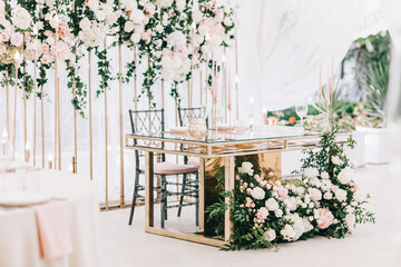 Stylish wedding table decoration and table setting.