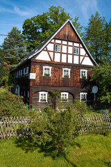 Taubenheim in der Oberlausitz im Frühjahr, das Sonnenuhrendorf