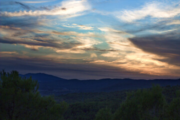 Fototapeta na wymiar Atardecer en la Sierra de Mariola, Alcoy, Comunidad Valenciana, España