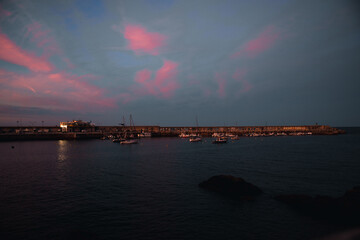 De paseo por Candás en Asturias viendo el atardecer