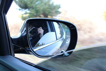 사이드 미러 속 사진기