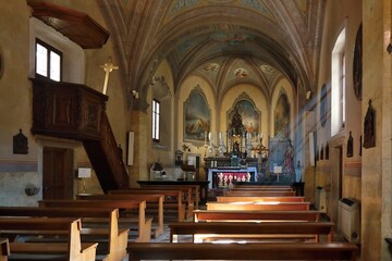 Fototapeta na wymiar Chiesa parrocchiale dedicata a San Vittore Isola dei pescatori Lago Maggiore