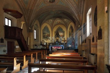 Fototapeta na wymiar Chiesa parrocchiale dedicata a San Vittore Isola dei pescatori Lago Maggiore