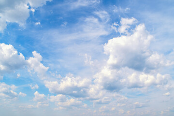 Obraz premium Background with high blue sky and white clouds. Summer sky with cumulus clouds.