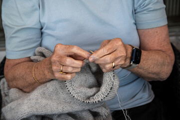 Knitting hands