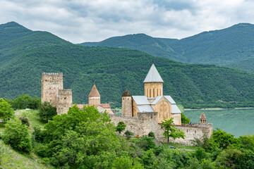 Fototapeta na wymiar Ananuri fortress