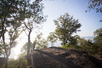 Obraz premium Sunrise over mountain peaks landscape.