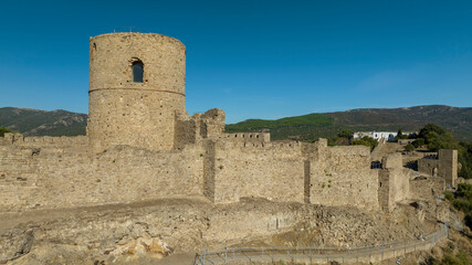 vistas del castillo de Jimena de la Frontera en el parque natural de los alcornocales en la provincia de Cádiz, España