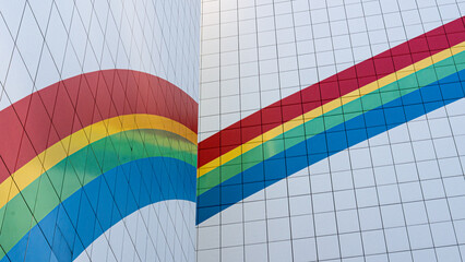Rainbow on the building - obrazy, fototapety, plakaty