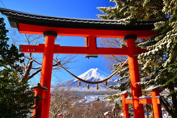 富士山と鳥居
