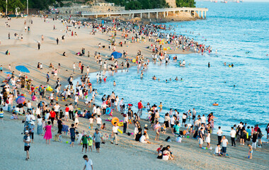 Obraz premium Crowded beach in summer