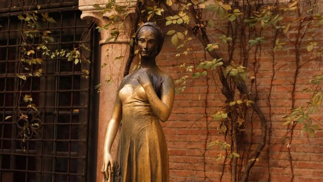 Famous Juliet statue in Verona, Italy.