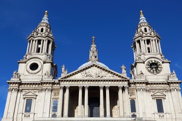 Fototapeta na wymiar St Paul's Cathedral in London UK