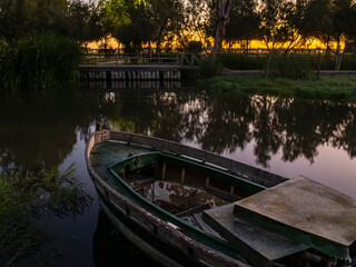 Obraz premium Amanecer en el puerto de Catarroja (Valencia-España)