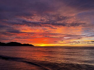 Obraz na płótnie Canvas sunset over the ocean