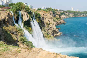 Obraz premium Impressive Duden Waterfall falling into the sea in Antalya in Turkey