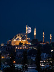 Moon over the Süleymaniye Mosque