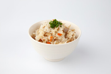 鶏ごぼう 混ぜご飯 白背景