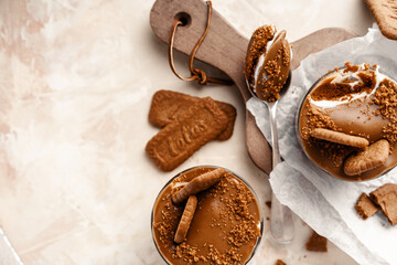 cold cheesecake biscuit lotus mascarpone dessert sweet layers cake in glass