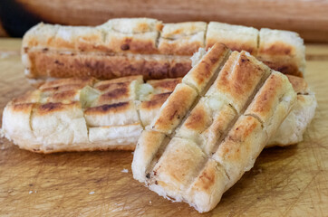 Garlic bread, the delicious accompaniment of barbecue gaúcho.	