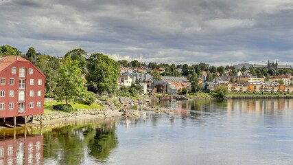 Obraz premium centre ville de Trondheim en Norvège, Gamle Bybro Bryggene i Trondheim