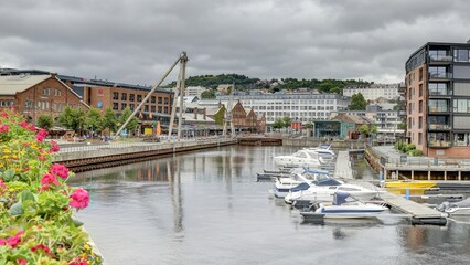 Naklejka premium centre ville de Trondheim en Norvège, Gamle Bybro Bryggene i Trondheim 