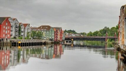Fototapeta premium centre ville de Trondheim en Norvège, Gamle Bybro Bryggene i Trondheim 