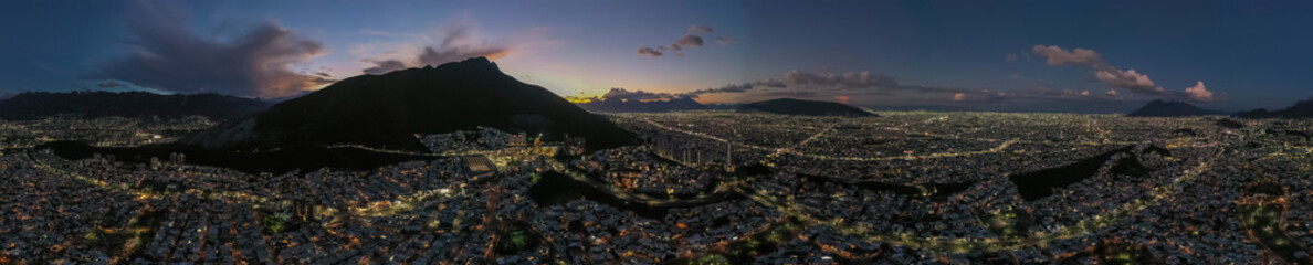 Fototapeta premium Atardecer en Monterrey, México