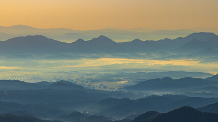 Fototapeta na wymiar 秋田駒ヶ岳　横長根から見る朝の景色