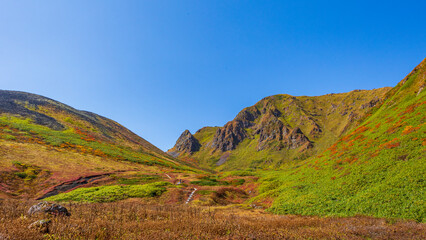 Obraz premium 秋田駒ヶ岳 ムーミン谷から見る男岳 秋 紅葉