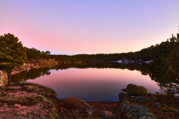 Fototapeta na wymiar sunset in lake with beautiful colors in the sky in arareco lake, creel chihuahua 