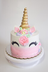 pastel de unicornio, para celebrar el cumpleaños de una princesa 