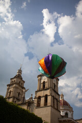 Fototapeta na wymiar concurso de globos de pape, en ejutla, jalisco, mexico