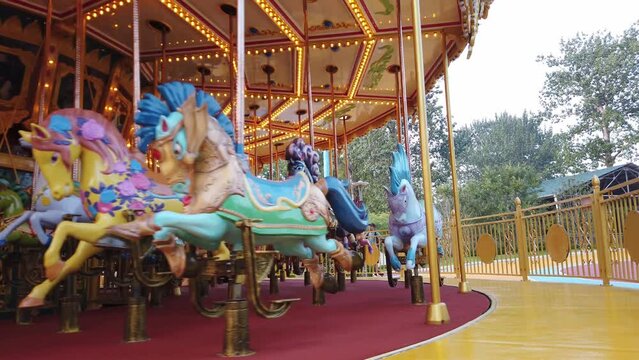 4K park playground rotating Trojan horses