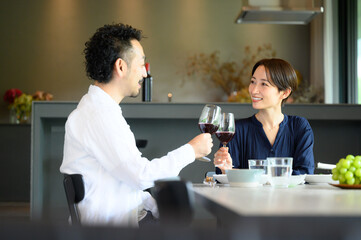 夫婦の記念日のイメージ　乾杯