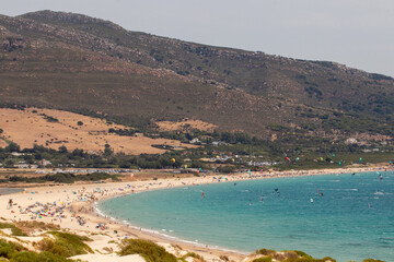 Fototapeta na wymiar Playa de Valdevaqueros desde una duna, se puede ver gente practicando kitesurf