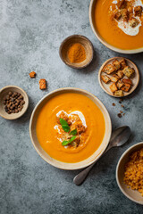 soupe velouté potiron et lentille courge carottes épices et lait de coco
