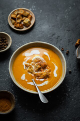 soupe velouté potiron et lentille courge carottes épices et lait de coco
