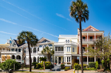 Naklejka premium Charleston, South Carolina, USA homes along The Battery in the morning.