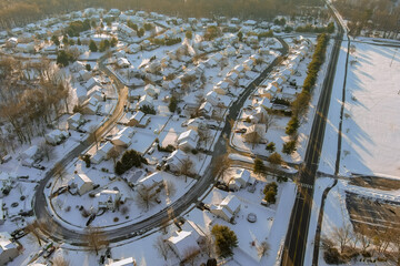 Fototapeta na wymiar An American town in New Jersey was hit by severe snowstorm that covered roofs of residential housing complexes in area