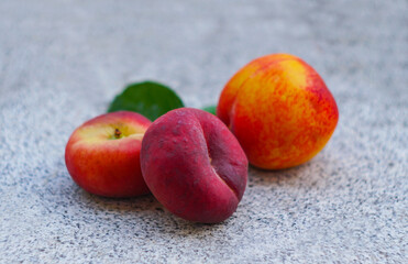 A fig-shaped peach